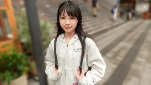 SIRO-5650 SIRO-5650 – “Watch The Sex Of The Reiwa Generation! A 19-Year-Old Working At A Famous Theme Park Applied! She’s Very Interested In Sex And Has A Great Personality! Her Blushing Face Is Also Cute! Is Her Overly Sensitive Erogenous Zone