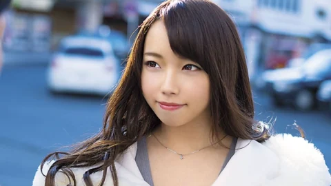 ETQT-173 Expedition to Kumagaya City and Nampa in front of the station! Yuki-chan, a 20-year-old girl who works at a factory with fair hair and loose curly hair. The large buttocks and thin waist make it comfortable to wear on the back. Because the hip jo