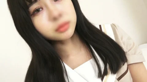 FC2-PPV-2824770 [Uncensored] Mizuki-chan is too young. The cuteness, eroticism, and sensitivity helped me to meet again, so I made a vaginal cum shot to the most erotic shaved slippery girl while wearing the same uniform as when I was active. (74 minutes)