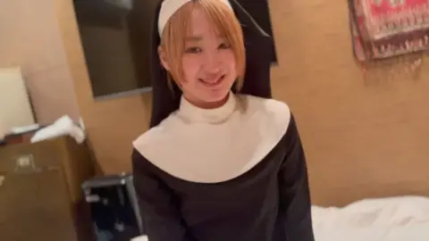 FC2-PPV-4852149 FC2-PPV-4852149 – I Gave A Raw Facial To A Cute Sister